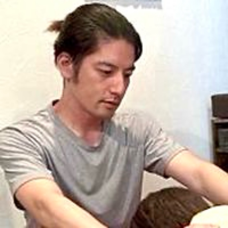 やく